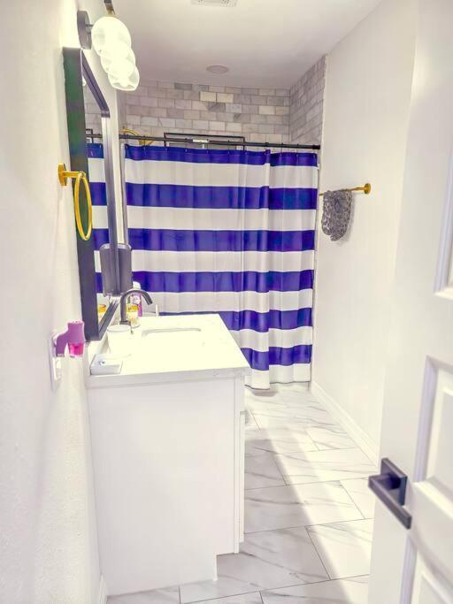 2br 1 Queen 2full 1 Sofa Q Beds Dwntwn Med Center- Unit A Houston