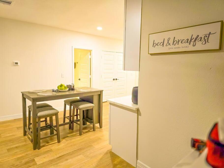 Ferienhaus 2br 1 Queen 2full 1 Sofa Q Beds Dwntwn Med Center- Unit A